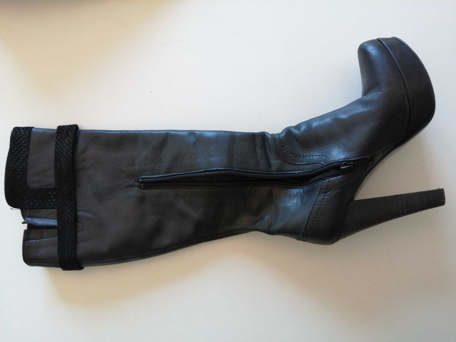 Botas Altas em pele pretas