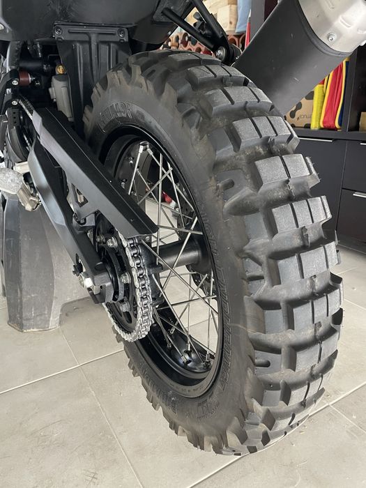 Pneu Rinaldi 140-80 /18”  e camara de ar Michelin