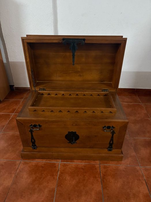 Arca garrafeira em madeira