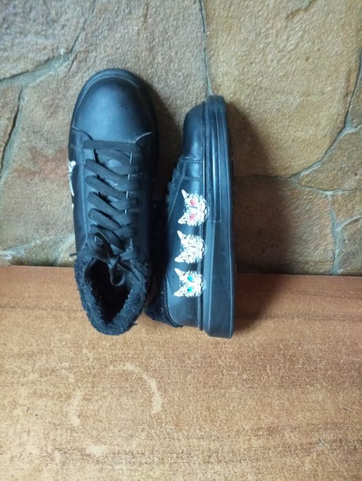 Продам зимние ботинки