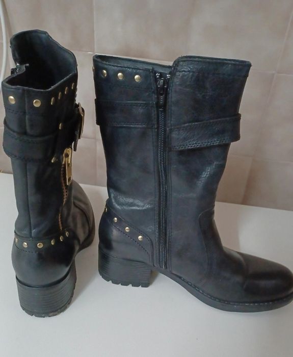 Botas pretas de couro