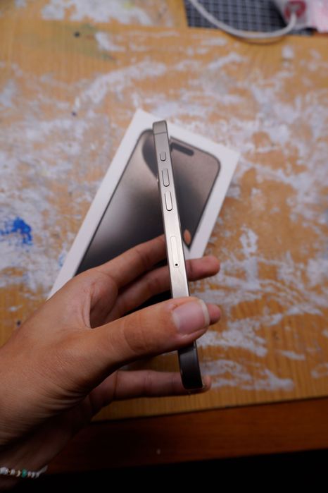 iPhone 15 pro 128GB Natural
