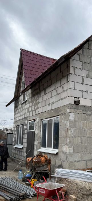 Будівельні роботи, реконструкція, фундаменти, кладка, покрівлі.