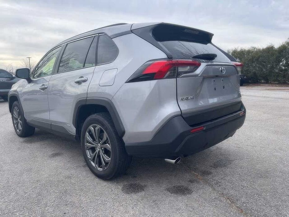 Toyota RAV4 Hybrid XLE Premium      2024