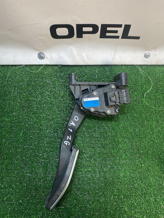 Педаль газа Opel Astra H J Zafira B