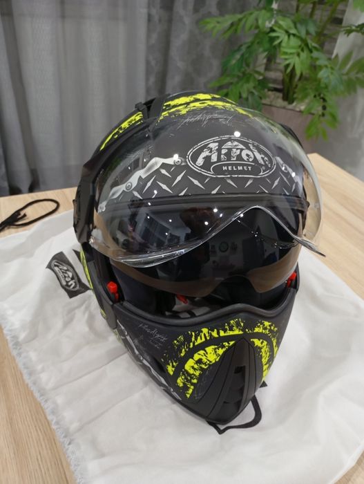 Capacete moto Airoh.