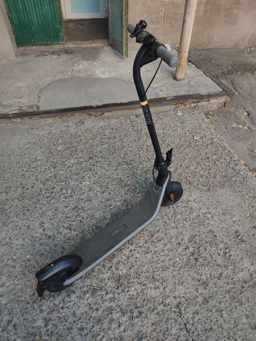 Електросамокат ninebot kickscooter e2