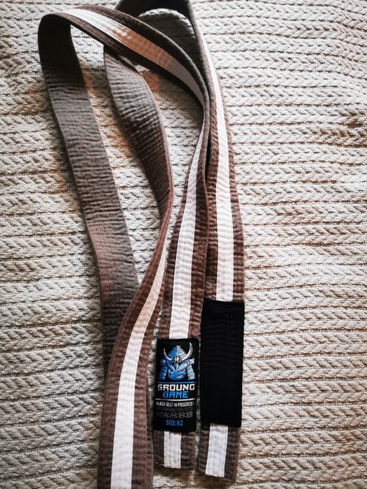Pas do BJJ szary z białym paskiem K2- 205 cm
