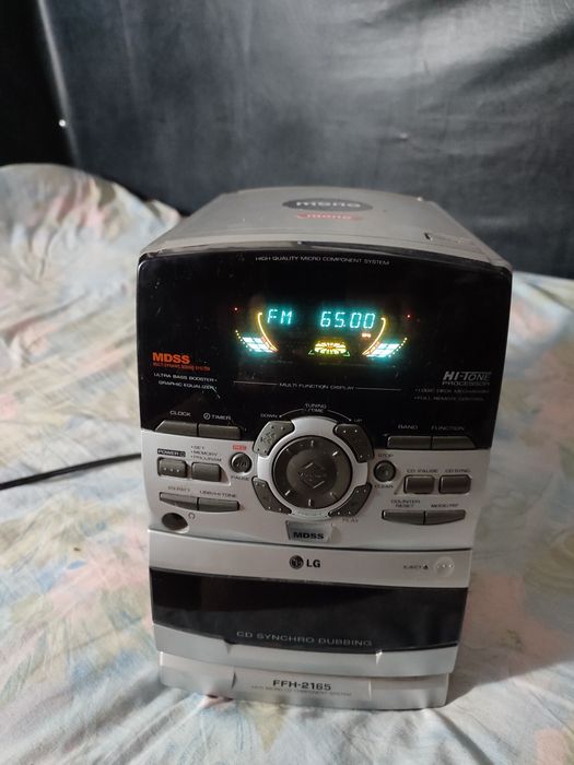 Музикальний центр LG