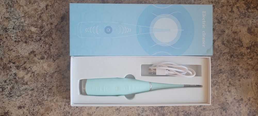 Ultradźwiękowy skler do szczelin międzyzębowych