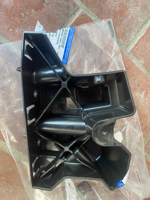 Ślizg zderzaka prawy  przód Ford Fiesta MK8 17-