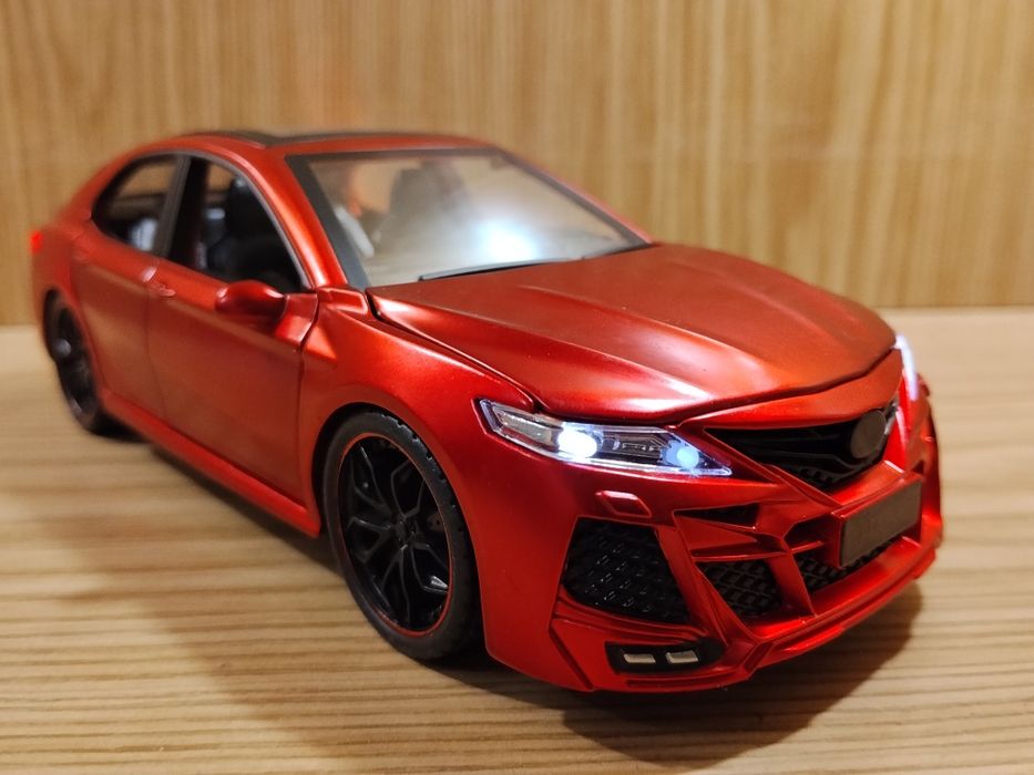 Модель машины Toyota Camry Автосвит 1:24 металл свет звук инерц Камри