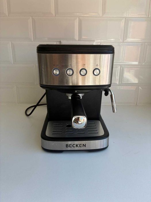 Máquina de Café Expresso BECKEN BECM9238 (20 bar - 1100 W - Preto)