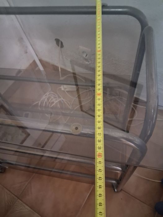 Mesa de tv em vidro com 3 prateleiras