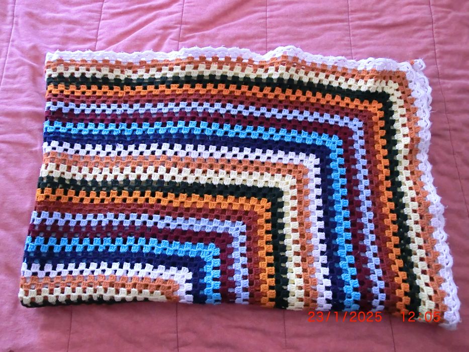 Colcha de Lã feita à mão. C/ Oferta de Panos.