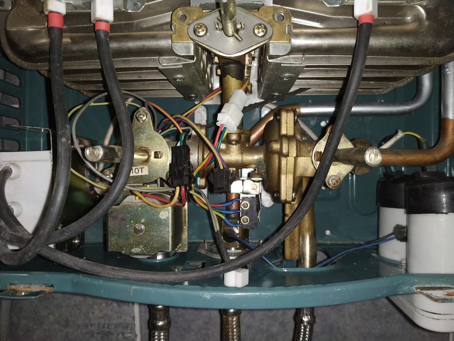 Газовая колонка Амина. Бу. С гарантией 12 месяцев.