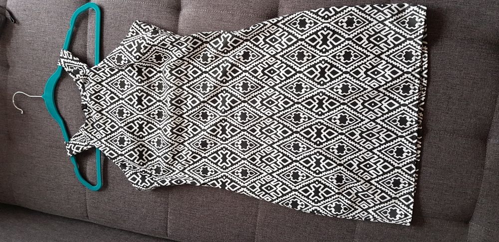 Sukienka mini czarno biala azteckie wzory