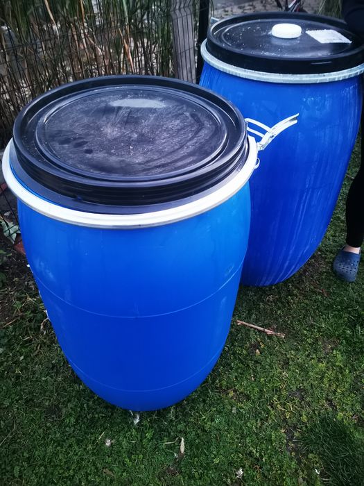 Beczki 200 l z zamknięciem