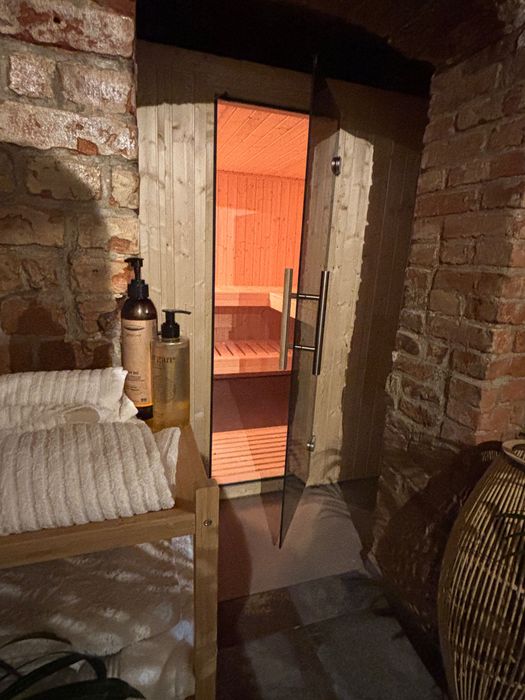 Wynajem pokoi kwatery wypoczynek  imprezy turystyka sauna jacuzzi