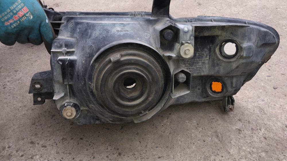 Фара Mitsubishi Pajero Wagon Мітсубісі Паджеро Вагон 2000-2006рр