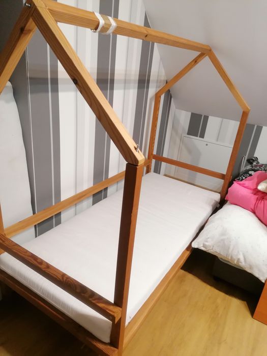 Łóżko drewniane domek