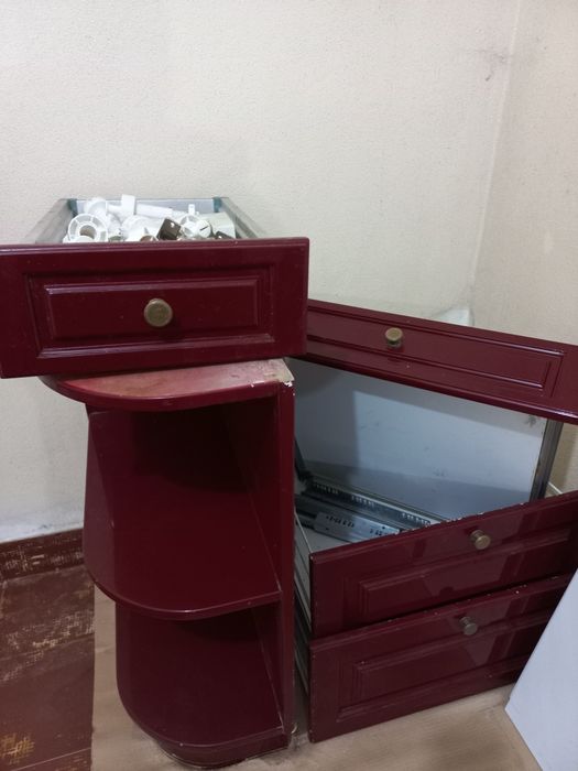 Móvel e prateleiras de armários de cozinha