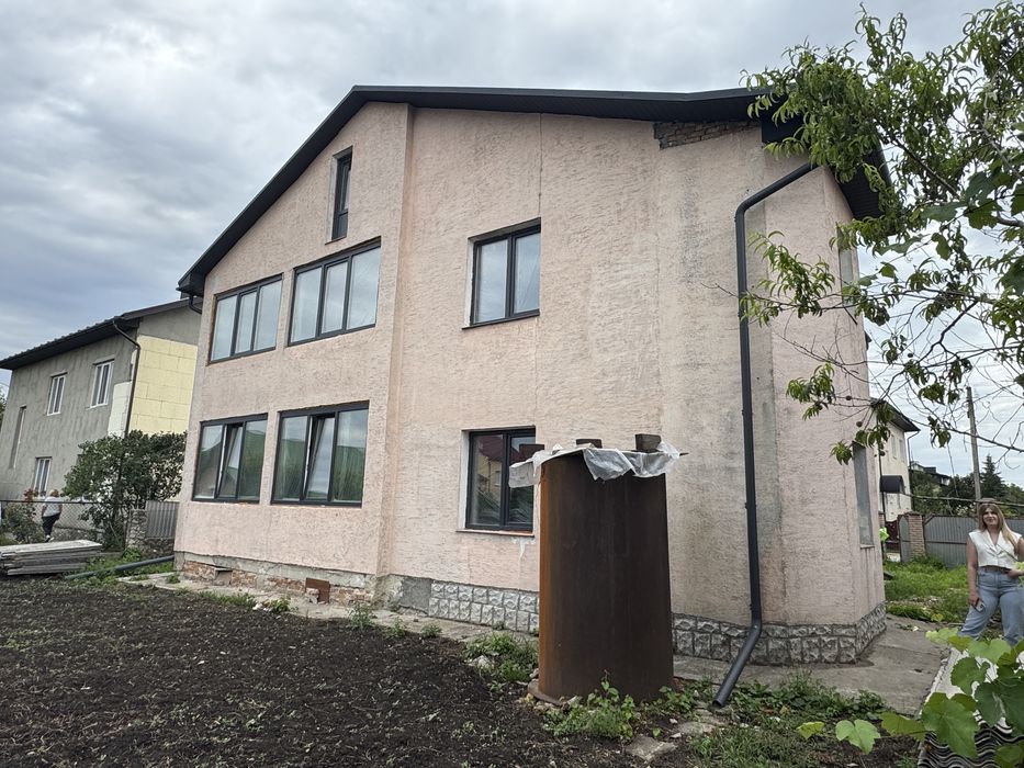 Продам двохповерховий будинок