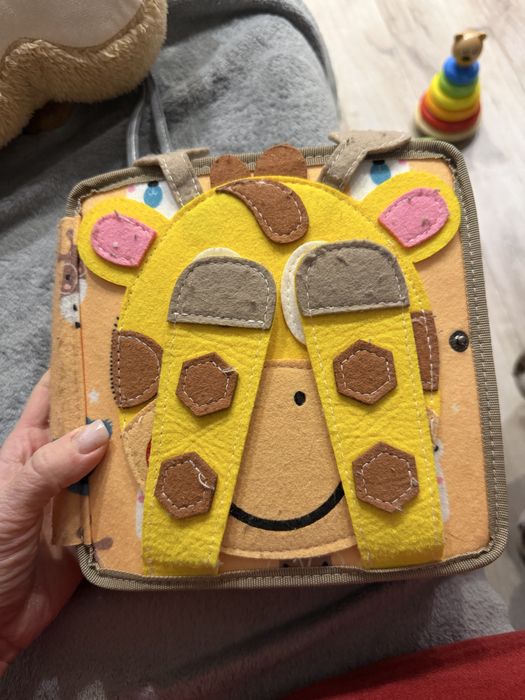 Розвиваюча книжка з фетру бізібук тактильна