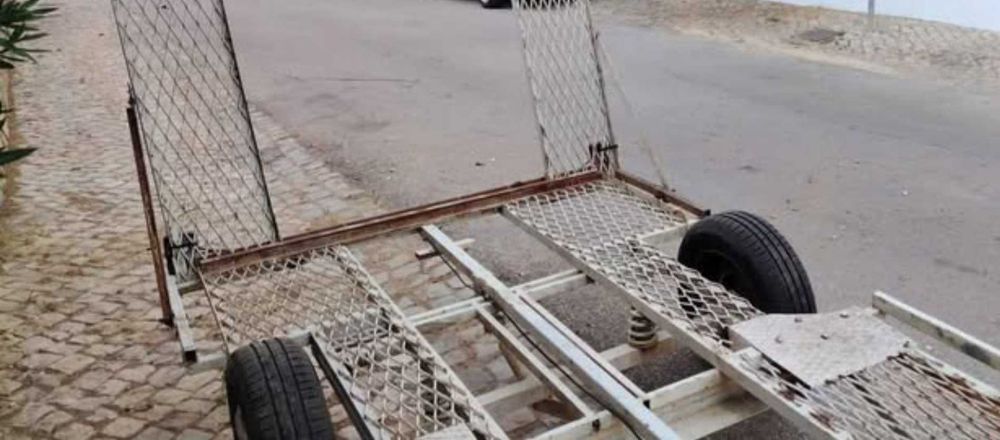 Atrelado com guincho