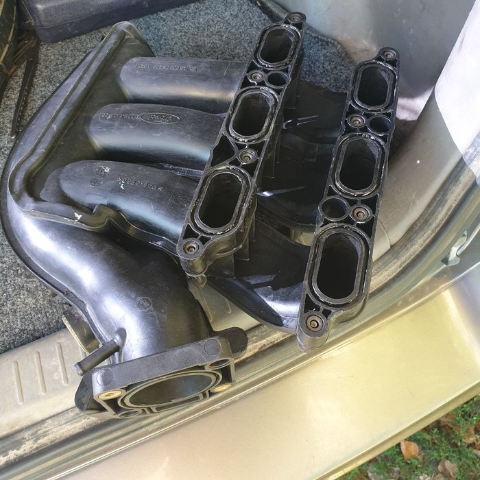 Продам колектор впускний мазда трибьют 3л,V6