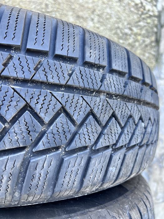 2xopona zimowa CONTINENTAL w rozmiarze 215/65 R17