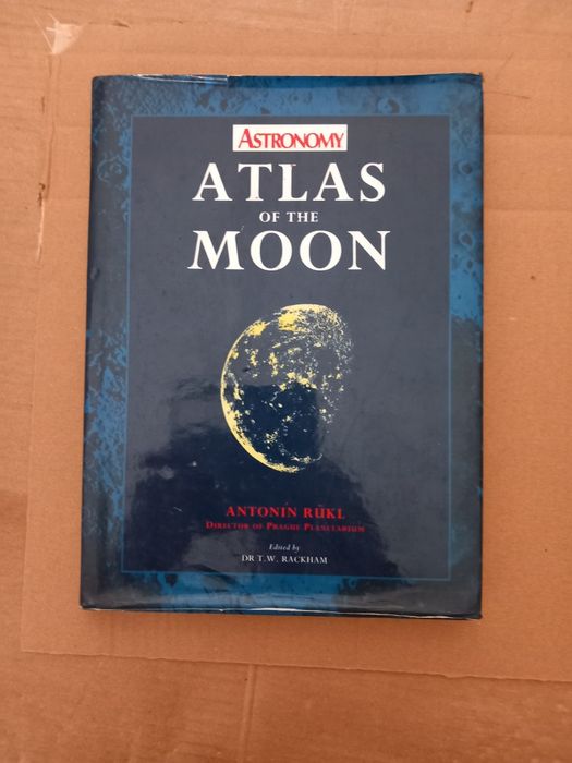 Livro  "Atlas of the Moon"