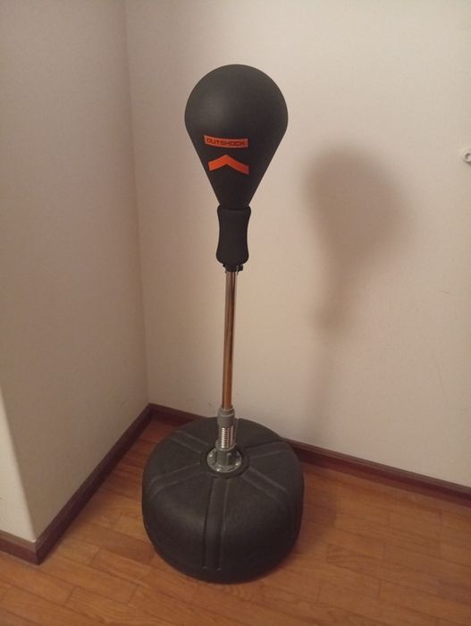 Outshock Adult Adjustable Punching Ball/ Pera de boxe com altura ajustável (130-160 cm)