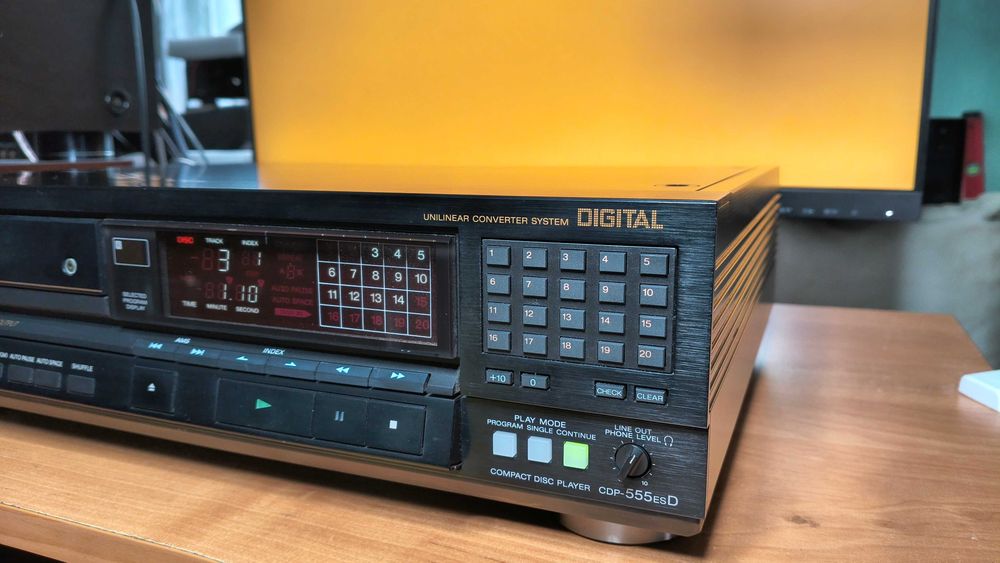 Sony CDP-555 ESD Legenda Unikat TDA1541 pilot