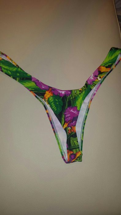 Tanga brasileira fio dental