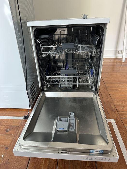 Máquina de lavar loiça Beko DFN28432W