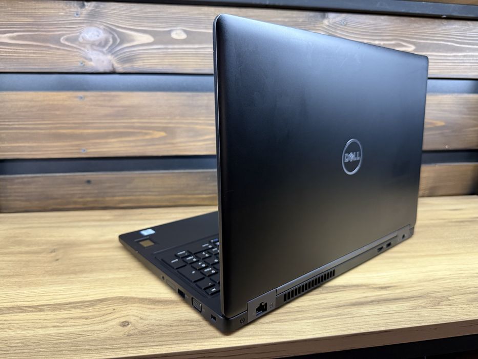 Dell Latitude 5580 MX940 2 GB 15,6" FHD IPS  i7-7820HQ/8 GB DDR4/256 GB M2 NvMe/17%