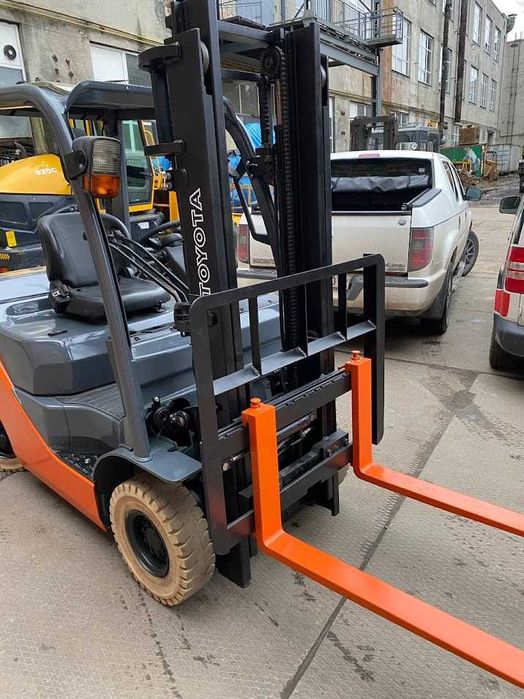 Навантажувач дизельний Toyota 02-8FDL15