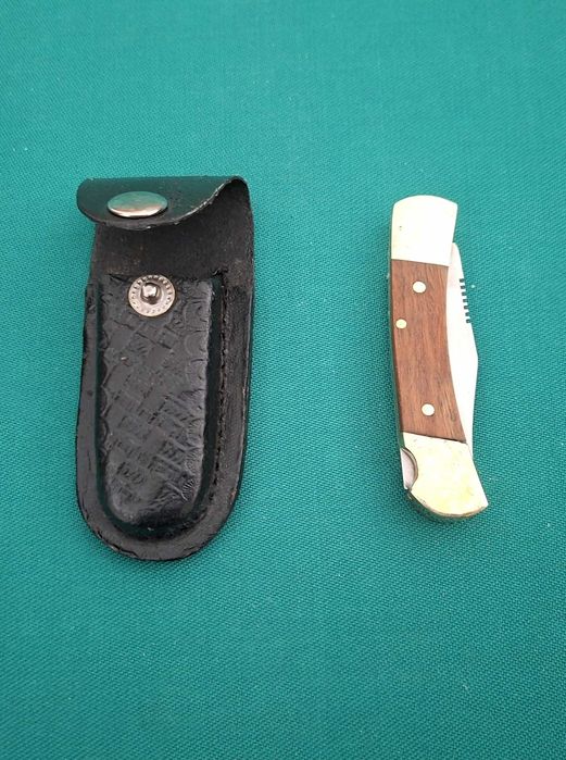 Pequeno canivete antigo em latão, com bolsa em pele