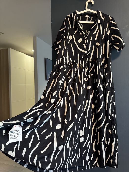 Czarna nie długa oversize sukienka z kołnierzykiem koszulowa