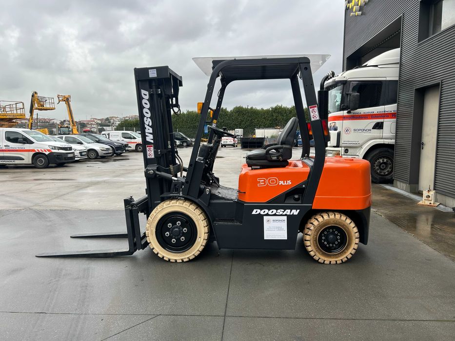 Empilhador Doosan Diesel 3000 Kgs