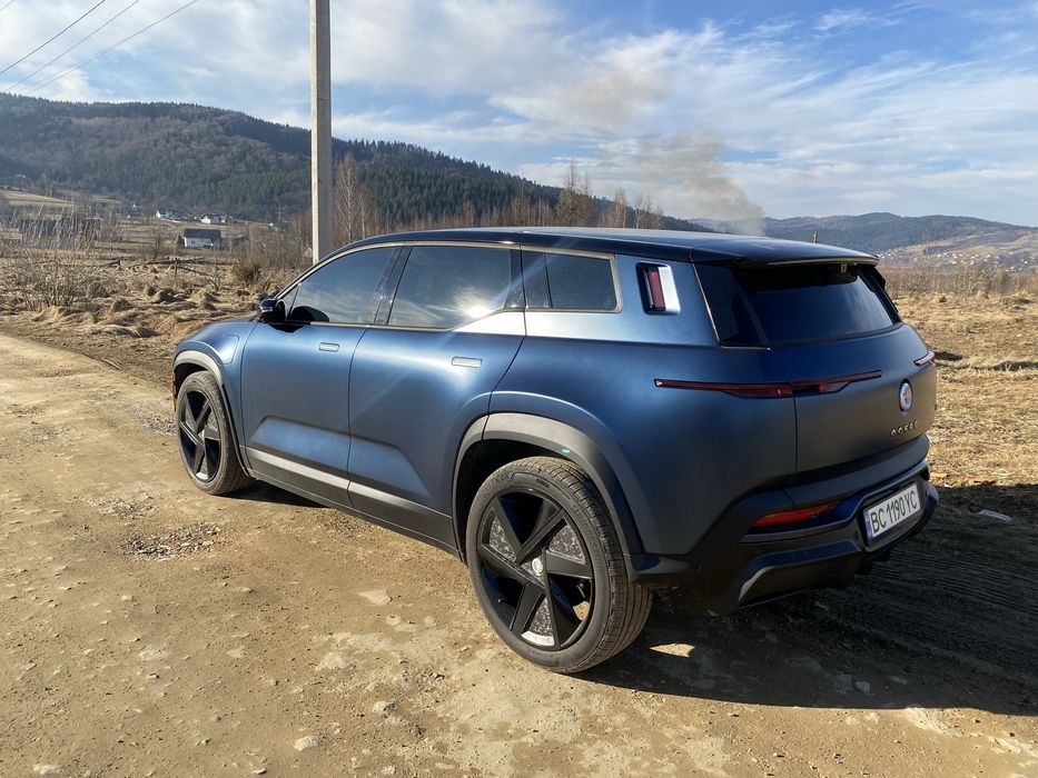 Це аато Лімітована 2024р Fisker Ocean ONE  виробник США  їде до 700км