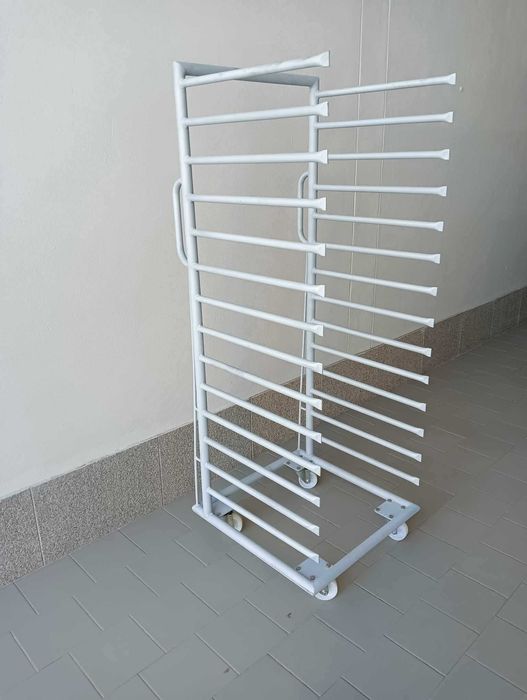 Carro para tabuleiros de pastelaria  usado