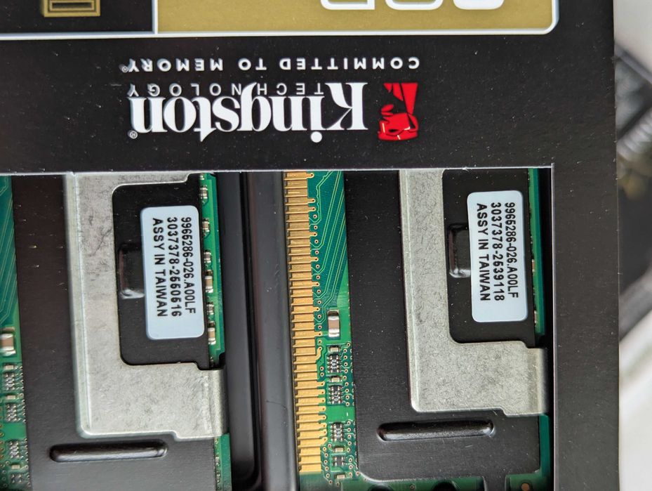 Нова ретро KIT 2x1 GB Серверна ECC REG DDR2 Kingston PC2 5300