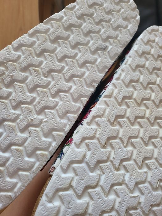 Жіноче взуття в ідеальному стані rieker, puma