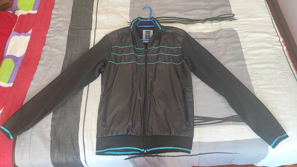 Casaco Bershka Preto e Azul