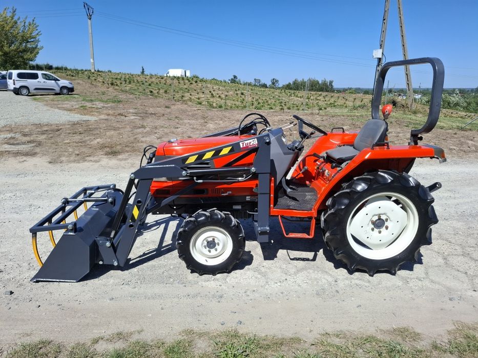 Traktorek japoński 4x4 Kubota GL 241 z ładowaczem łyżko krokodyl