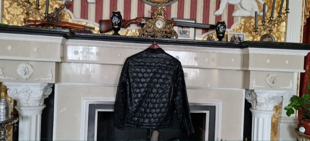 Продам фирменную, брендовую, кожаную куртку