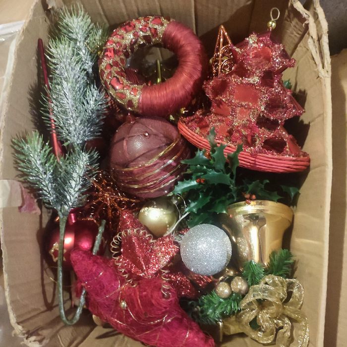 Árvore de Natal com pinhas fixas