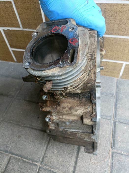 Cylinder blok karter do traktorek kosiarka Briggs vanguard tuleja 68mm